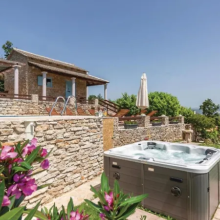 Сasa de vacaciones 6 Bedroom Gorgeous In Gornje