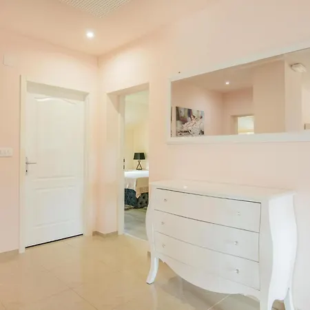 6 Bedroom Gorgeous In Gornje * Podbablje