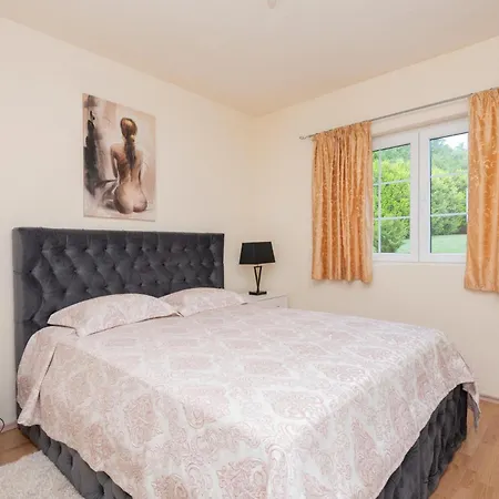 6 Bedroom Gorgeous In Gornje Podbablje