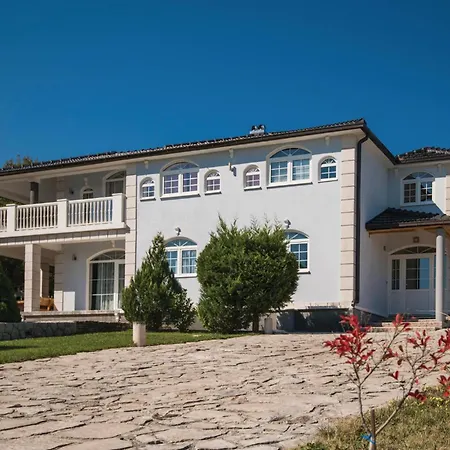 6 Bedroom Gorgeous In Gornje Podbablje