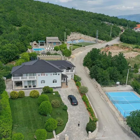 6 Bedroom Gorgeous In Gornje Сasa de vacaciones *