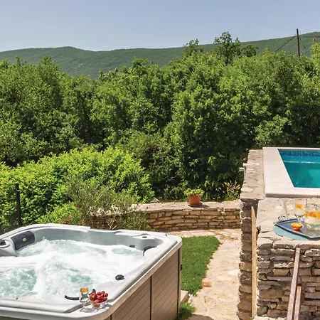 6 Bedroom Gorgeous In Gornje Podbablje