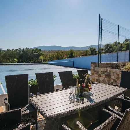 6 Bedroom Gorgeous In Gornje * Podbablje